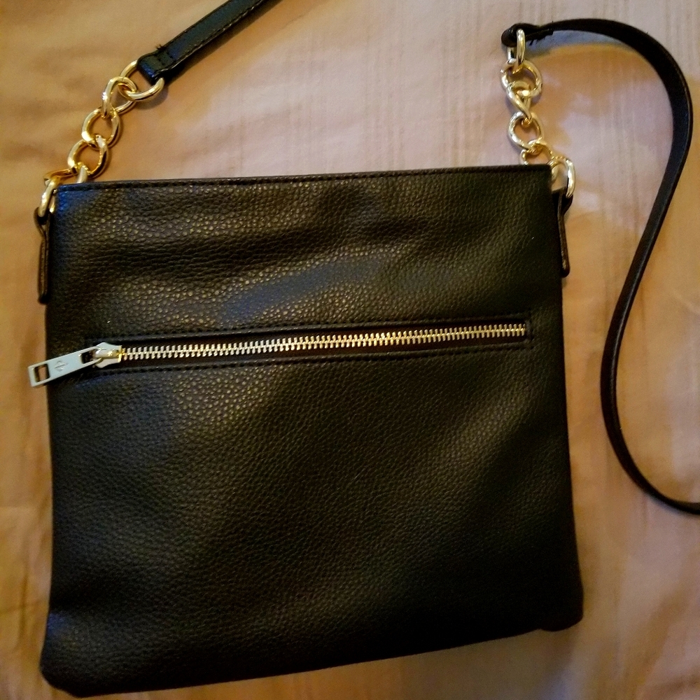 Vegan leather crossbody purse with battery pack